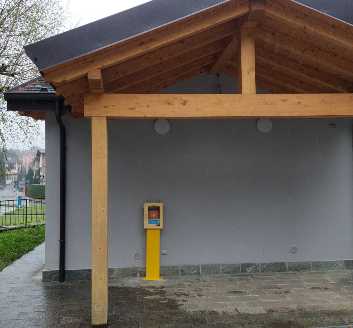 Defibrillatore Automatico (DAE) presso il Comune di Moggio